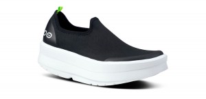 Oofos OOmega eeZee Low Shoe White / Black | 50863-URCB