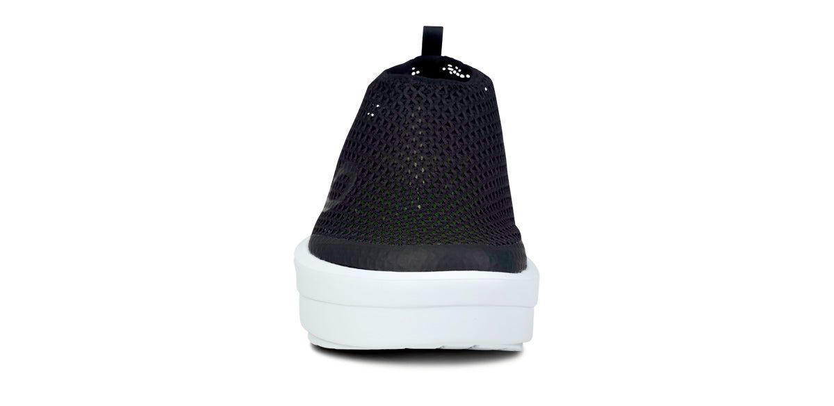 Oofos OOmega Chukka Shoe White / Black | 51073-CTOX