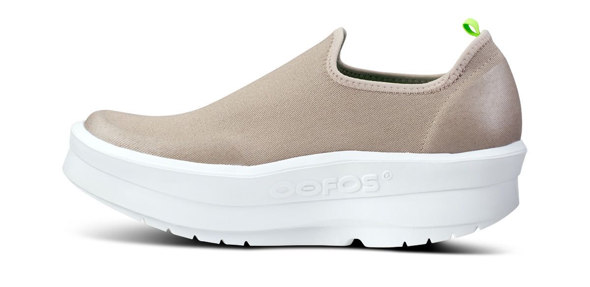 Oofos OOmega eeZee Low Shoe White | 54061-FSCL