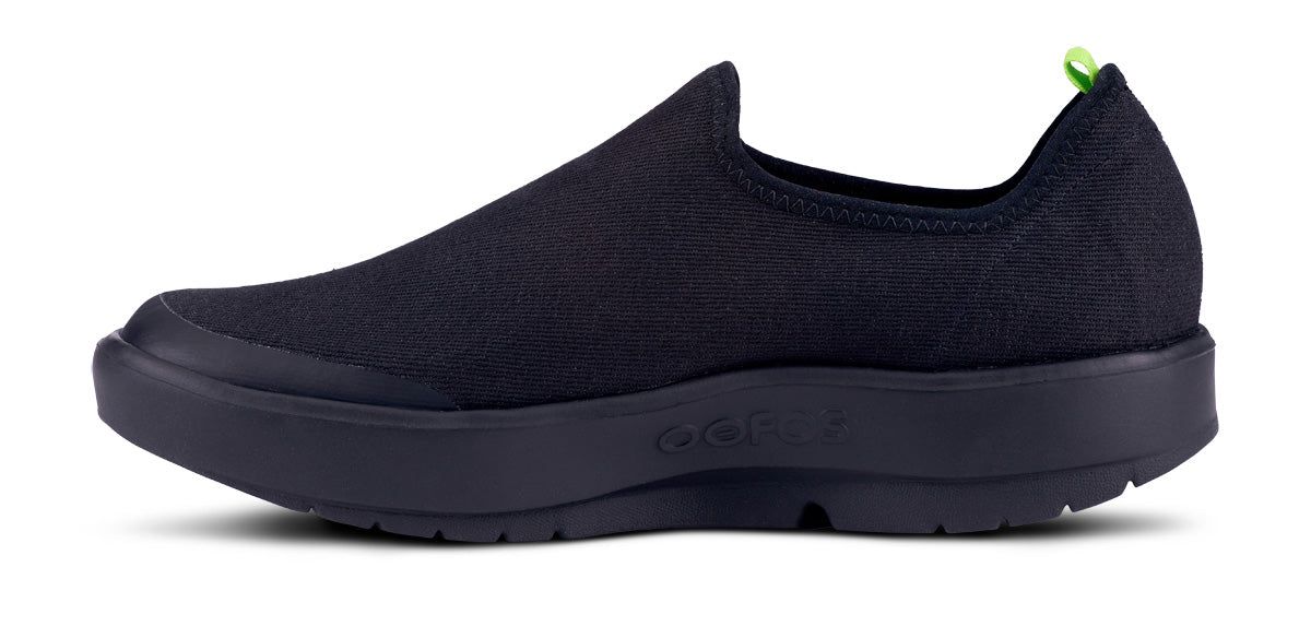 Oofos OOmg eeZee Low Shoe Black | 74680-UZDO