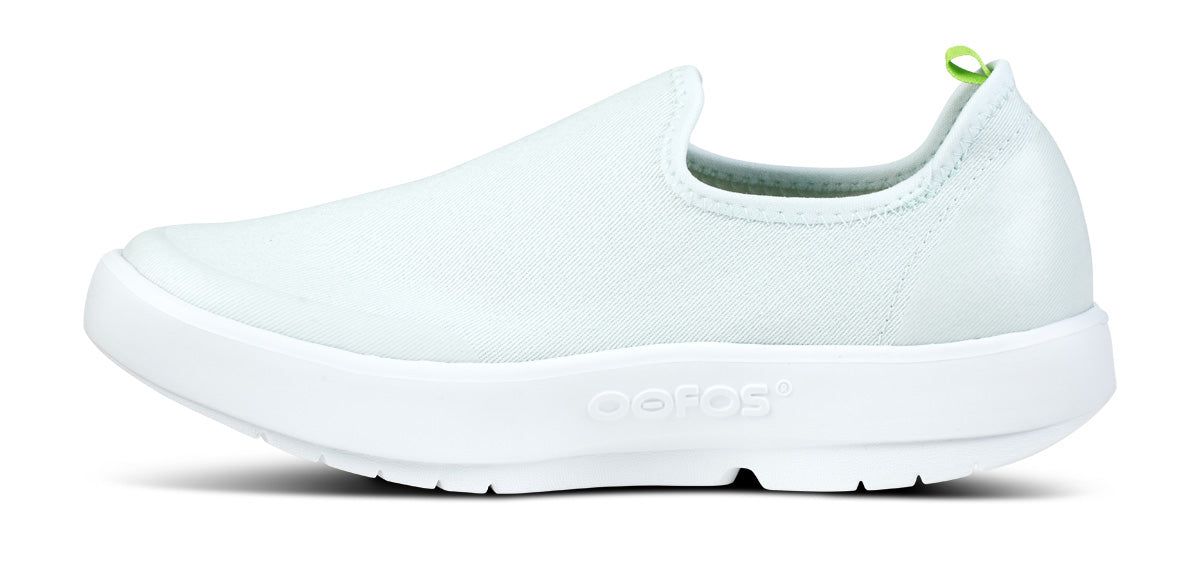 Oofos OOmg eeZee Low Shoe White | 12396-FVXB